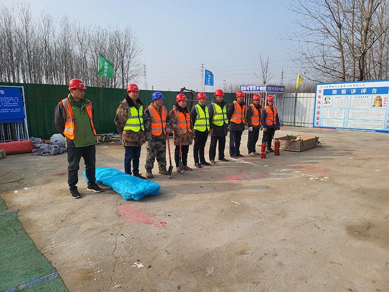 项目部进行火灾事故应急演练